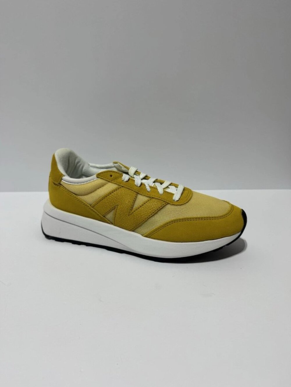 New Balance Womens 370 Running Shoes Yellow Size 9.5D